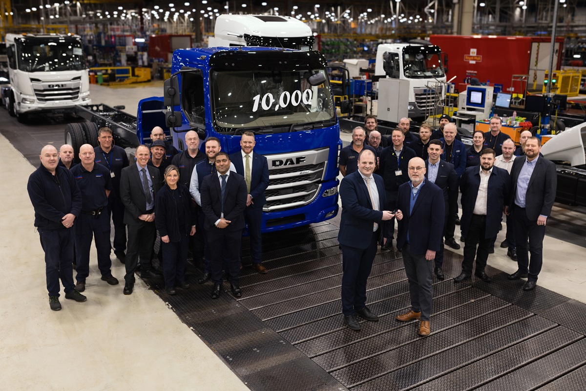 DAF-reaches-milestone-of-10000-XB-distrbution-trucks-01